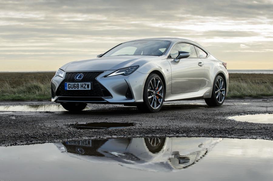  Lexus RC300h F-Sport 2019 года  (UK) (фото 1 из 40)
